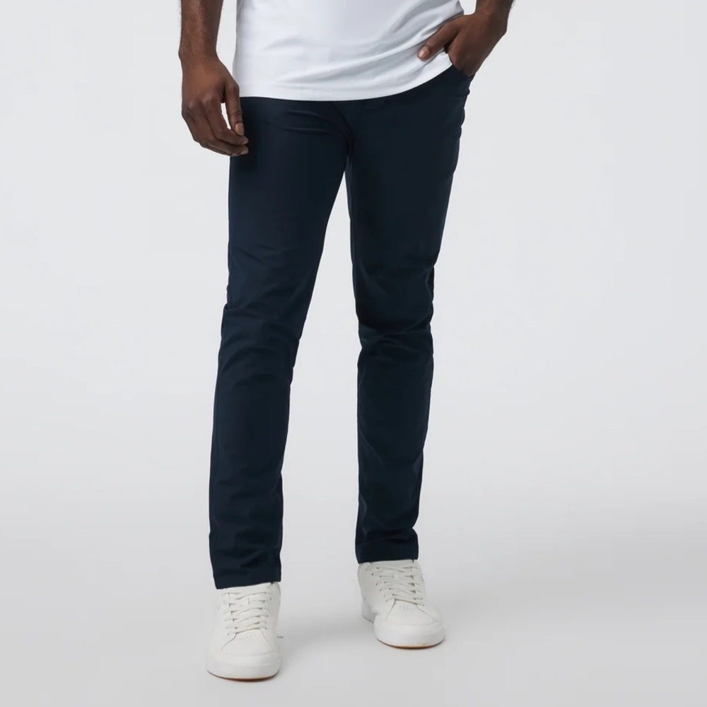 Vuori Meta Pant in navy blue